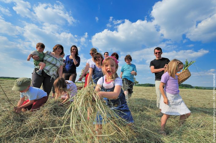 photographe-lifestyle-groupe-campagne-promotion-champetre-boheme-rural