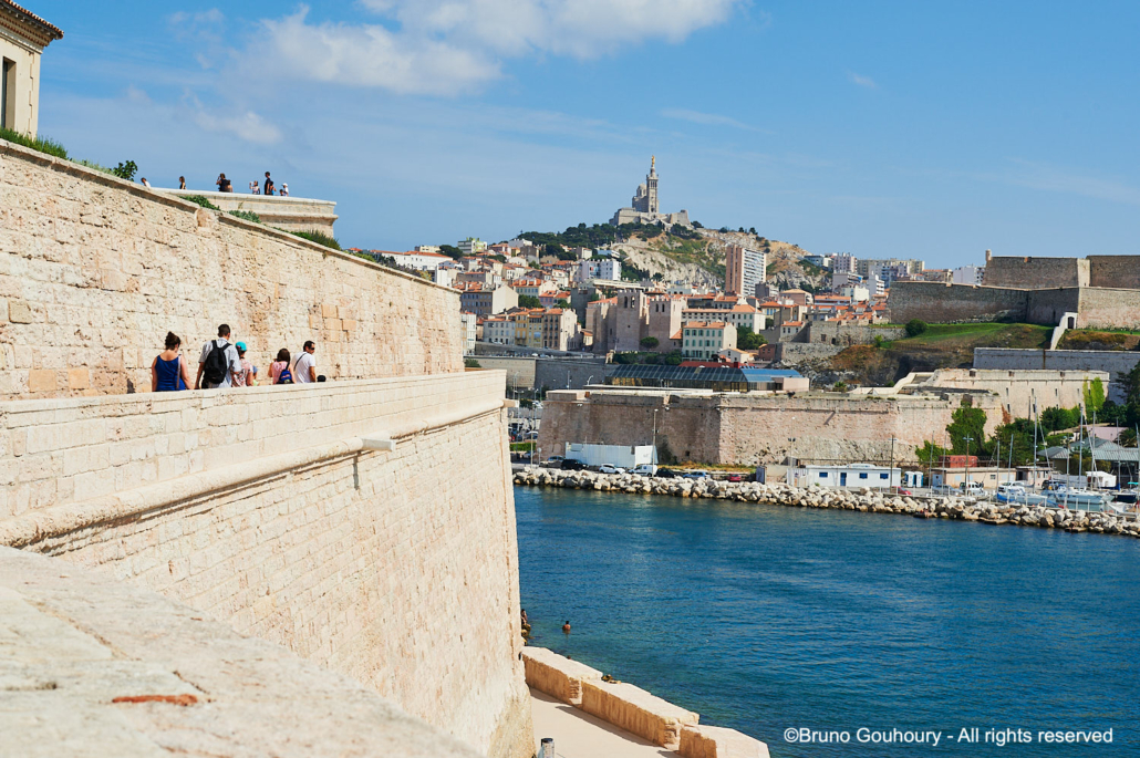 marseille fort saint jean notre dame la garde Notre Dame de la Garde et le fort Saint Jean à Marseille