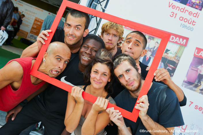 photo partenaires foire salon professionnel Portraits de groupe d'artistes circassien