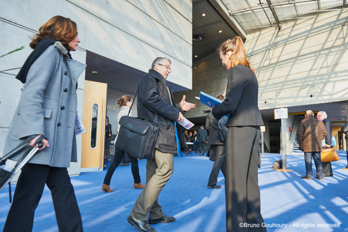 photo prise sur le vif convention assises Arrivée des congressistes lors d'assises professionnelles