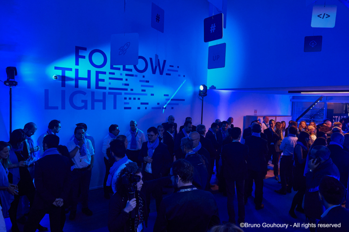 Ambiance lors d'une soirée d'inauguration et de lancement de Jaguar Network à Marseille Soirée de lancement d'une entreprise informatique