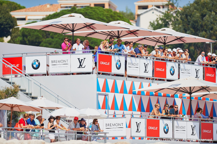 America’s Cup à Toulon Tribunes d'honneur des sponsors de l'America's Cup à Toulon